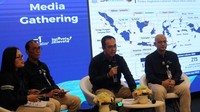 Direktur Teknik & Fasilitas Kusnadi C Wijaya, Direktur Komersial & Pelayanan Yusuf Hadi, dan Direktur Perencanaan & Pengembangan Harry MAC menyampaikan pemaparan terkait kesiapan ASDP menghadapi musim mudik 2024 di Jakarta, Rabu (3/4/2024).