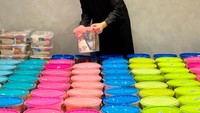 Atta Halilintar yang juga terkenal sebagai sosok yang religius tak pernah lupa berbagai. Satu stoples sembako disiapkan untuk orang-orang yang membutuhkan dan dibagikan selama bulan ramadan. Foto: Instagram/attahalilintar