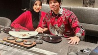 Tetapi segala yang terbaik tetap disiapkan Atta untuk istrinya. Restoran omakase yang istimewa dipesannya untuk makan romantis bersama sang istri. Foto: Instagram/attahalilintar