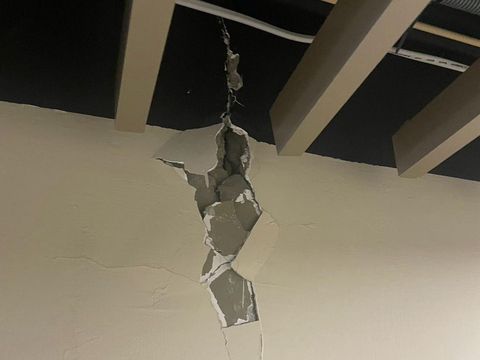 Bangunan rusak imbas gempa M 7,5 di Taiwan