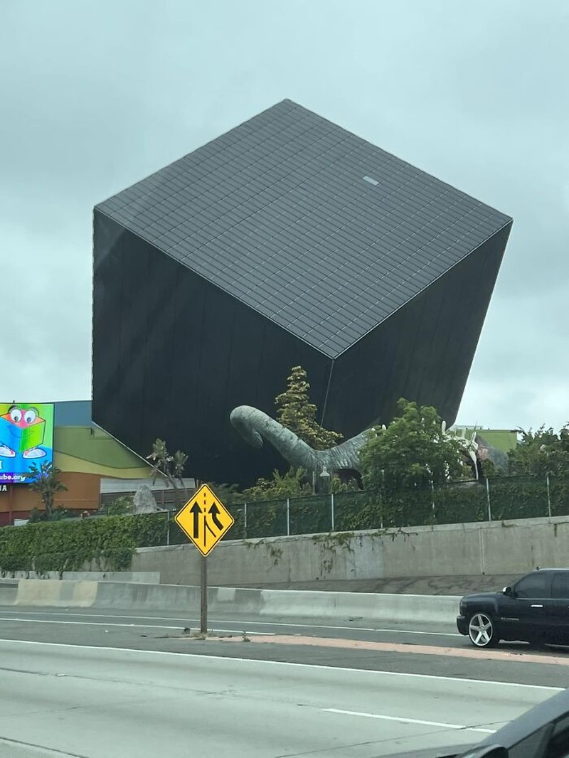 Bangunan Unik Mirip Markas Alien