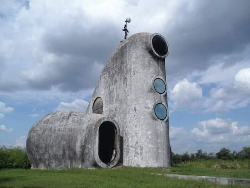 Bangunan Unik Mirip Markas Alien