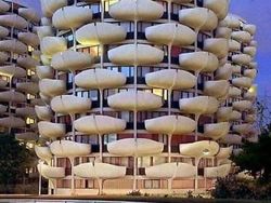 Bangunan Unik di Bumi Mirip Markas Alien