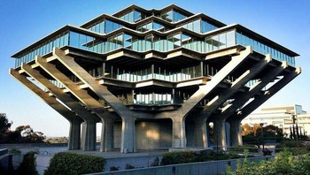 Perpustakaan Geisel, Universitas San Diego, California Foto: Boredpanda
