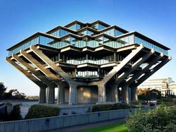 Bangunan Unik di Bumi Mirip Markas Alien