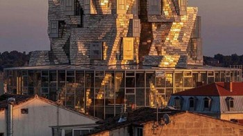 Luma Arles, Prancis Foto: Boredpanda