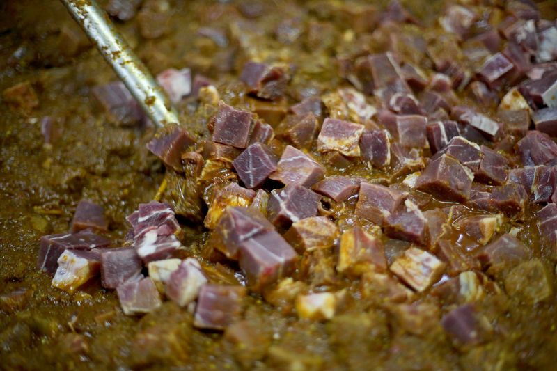 Catat! 5 Tips Bikin Rendang Daging untuk Pemula dari Chef Minang
