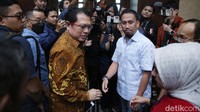 Jaksa mengungkapkan hal yang memberatkan tuntutan adalah Hasbi Hasan tidak mendukung program pemerintah dalam pemberantasan tindak pidana korupsi, perbuatan terdakwa merusak kepercayaan masyarakat terhadap MA RI, terdakwa berbelit-belit dalam memberikan keterangan dan terdakwa sebagai orang yang menghendaki keuntungan dari tindak pidana. Sementara hal yang meringankan adalah belum pernah dihukum.  