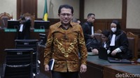 Hasbi Hasan dinyatakan terbukti melanggar Pasal 12 huruf a UU No 31 Tahun 1999 tentang Pemberantasan Tindak Pidana Korupsi juncto UU No 20 Tahun 2001 tentang Perubahan atas UU No 31 Tahun 1999 tentang Pemberantasan Tindak Pidana Korupsi jo 55 ayat 1 ke-1 KUHP juncto Pasal 64 ayat 1 KUHP dan Pasal 12 B UU RI No 31 Tahun 1999 jo UU No 20 Tahun 2001 juncto Pasal 65 ayat 1 KUHP.  