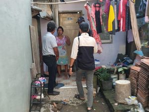 Brutalnya Emak-emak di Gresik Lempar Mangkuk Hingga Pecah ke Penagih Utang