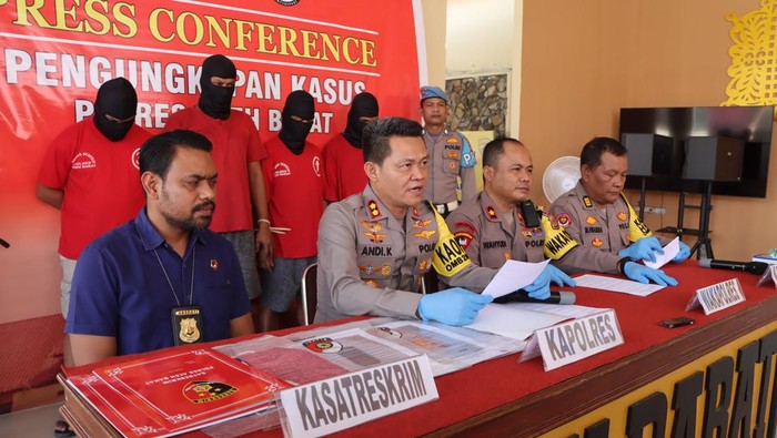 Empat warga di Aceh ditangkap polisi karena diduga menyelundupkan pengungsi Rohingya ke Aceh Barat. (Foto: dok Polres Aceh Barat).