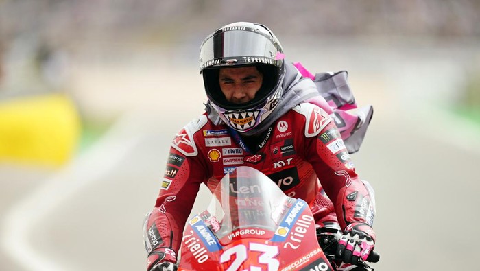 MotoGP rider Enea Bastianini of Italy rides back to the pit lane after finishing second in the Portuguese Motorcycle Grand Prix at the Algarve International circuit near Portimao, Portugal, Sunday, March 24, 2024. (AP Photo/Jose Breton)