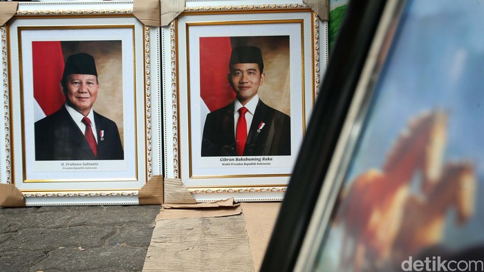 Foto Prabowo-Gibran Laris Dipasarkan Pedagang, Tunjukkan Aspirasi Politik Masyarakat