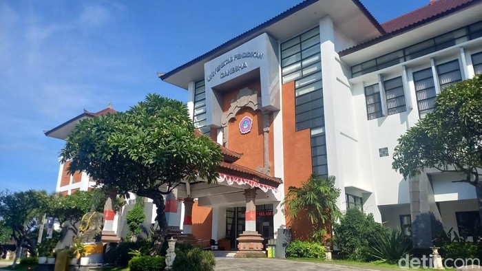 Gedung rektorat Universitas Pendidikan Ganesha, Jalan Udayana Singaraja, Bali. (Made Wijaya Kusuma)