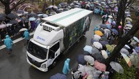 Fu Bao telah menjadi daya tarik utama di taman hiburan Everland dekat Seoul sejak ia dilahirkan di sana pada tahun 2020 dari dua panda raksasa lainnya Ai Bao dan Le Bao, yang datang dari China pada tahun 2016 dengan program sewa selama 15 tahun.