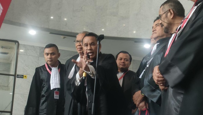 Hotman Paris dan tim hukum Prabowo-Gibran di MK (Dwi-detikcom)