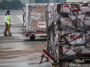 Bantuan Indonesia untuk Gaza Diterjunkan dari Pesawat