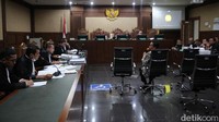 Atas hal tersebut, Syahrul Yasin Limpo didakwa jaksa KPK melanggar Pasal 12 huruf e atau huruf f atau Pasal 12B juncto Pasal 18 UU RI Nomor 31 Tahun 1999 tentang Pemberantasan Tindak Pidana Korupsi sebagaimana telah diubah dengan UU RI Nomor 20 Tahun 2001 tentang Perubahan atas UU Nomor 31 Tahun 1999 juncto Pasal 55 ayat 1 ke-1 KUHP juncto Pasal 64 ayat 1 KUHP.