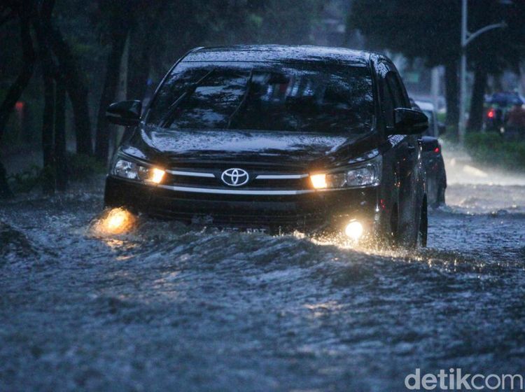 Jalan Kemang Raya Tergenang Sore Ini