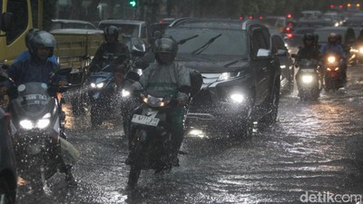 Jalan Wijaya 1-Prapanca Tergenang, Lalin Macet