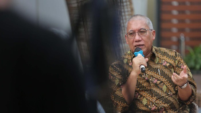 Jelang Lebaran Bulog Pastikan Stok Beras Aman Bulog memastikan pasokan dan stok beras aman jelang Idul Fitri. Hal itu disampaikan Dirut Bulog Bayu Krisnamurthi.