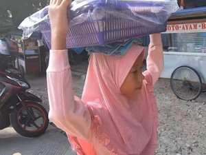 Kisah Si Kecil Jelita, Berjualan Donat Keliling Bantu Orangtua