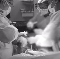 Setelah beberapa menit berlalu akhirnya keluarlah putri kecil mereka. Baby Kyarra lahir pada Rabu, 20 Maret 2024 dengan berat 3,1 kg dan panjang 51 cm. Foto: dok. Instagram/@jscmila