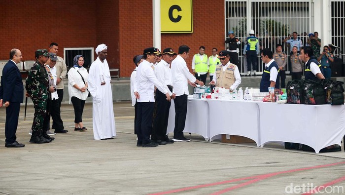 Jokowi Lepas Bantuan untuk Rakyat Palestina dan Sudan Presiden Joko Widodo melepas bantuan untuk Palestina dan Sudan. Bantuan ini untuk penanganan bencana kedua negara tersebut.