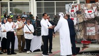 Pemerintah menyerahkan bantuan kali ini menggunakan Dana Siap Pakai (DSP) yang ada di Badan Nasional Penanggulangan Bencana. 