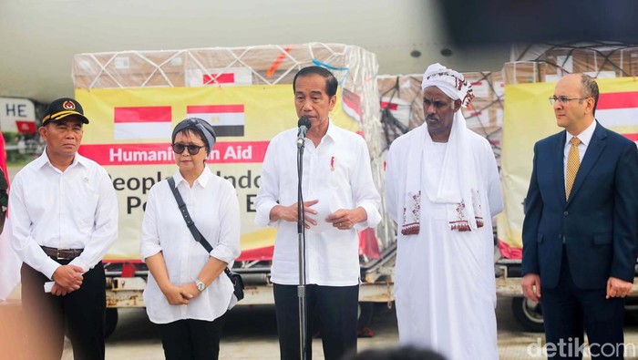 Presiden Joko Widodo melepas bantuan untuk Palestina dan Sudan. Bantuan ini untuk penanganan bencana kedua negara tersebut.