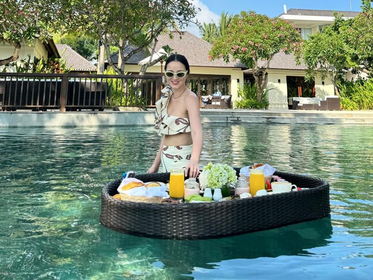 7 Potret Terbaru Julie Estelle yang Makin Cantik dan Langsing Setelah Lahiran
