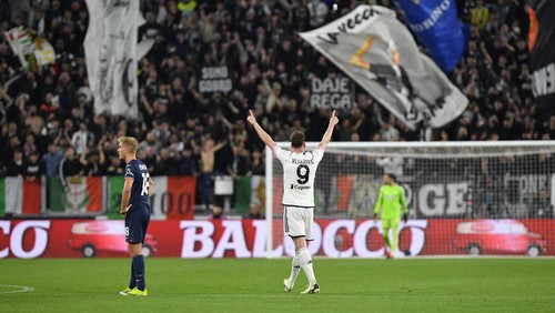 Soccer Football - Coppa Italia - Semi Final - First Leg - Juventus v Lazio - Allianz Stadium, Turin, Italy - April 2, 2024 Juventus Dusan Vlahovic celebrates scoring their second goal REUTERS/Massimo Pinca