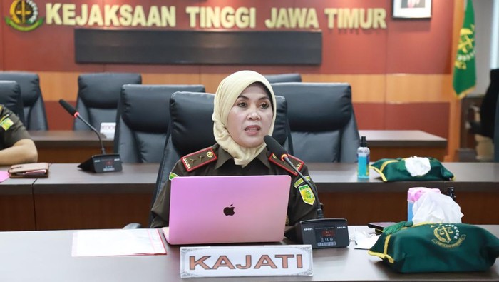 Kajati Jawa Timur Mia Amiati.