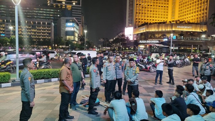 Kapolda Metro Jaya Irjen Karyoto turun mengecek ratusan remaja yang konvoi motor di HI.
