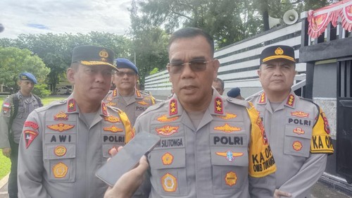 Kapolda NTT, Irjen Daniel Tahi Monang Silitonga, saat menyampaikan keterangan pers seusai memimpin apel gelar pasukan Operasi Ketupat Turangga 2024 di Mapolda NTT, Rabu (3/4/2024).