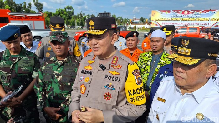 Kapolda Riau usai Apel Gelar Pasukan Operasi Ketupat