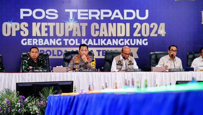 Kapolri Jenderal Listyo Sigit Prabowo di Pos Terpadu GT Kalikangkung