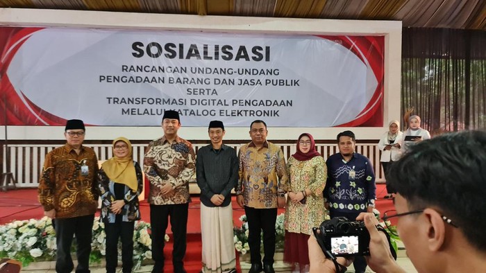 Kepala Lembaga Kebijakan Barang/Jasa Pemerintah (LKPP) Hendrar Prihadi menghadiri Sosialisasi Pengadaan Barang/Jasa di Aldila Resto Kendal, Rabu (3/4/2024).