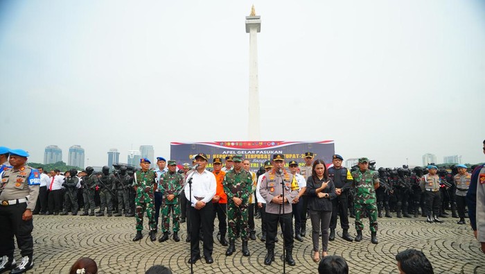 Keterangan Pers Kapolri, Panglima TNI dan Menko PMK