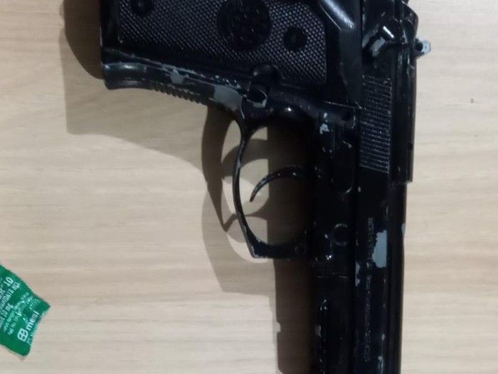 Airsoft gun yang diamankan polisi dari seorang pemuda setelah dia terciduk di Masjid Suciati Sleman, Selasa (2/4/2024) malam.