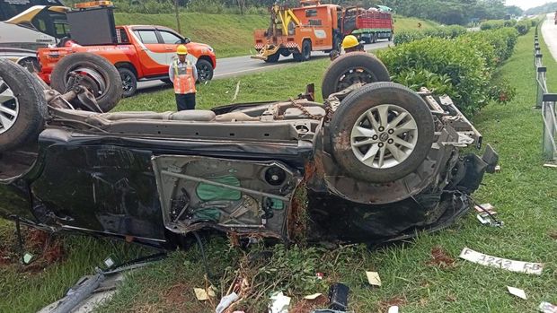 Kondisi kendaraan yang ditumpangi anggota DPRD Jabar mengalami kecelakaan di Tol Cipali.