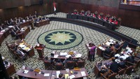 Sampai saat ini sidang masih berlangsung.
