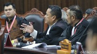 Agenda sidang hari ini ialah mendengarkan keterangan saksi dan ahli dari KPU dan Bawaslu.