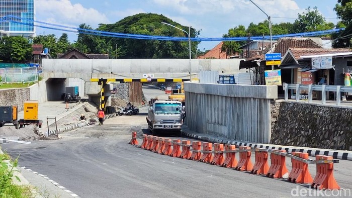 Kondisi Viaduk Gilingan sebelum dibuka untuk kendaraan umum, Rabu (3/4/2024).
