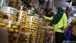 Lebaran Semakin Dekat, Penjualan Kue Kering Semakin Laris