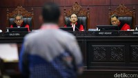 Sidang lanjutan sengketa Pilpres dipimpin oleh Ketua MK Suhartoyo.  