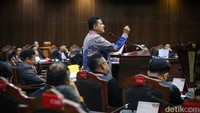Dalam sidang hari ini, KPU membawa 1 ahli dan 2 saksi fakta. Sedangkan, Bawaslu membawa 1 ahli dan 7 saksi.  