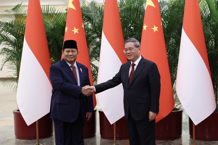 Menhan RI Prabowo Subianto dan Perdana Menteri China, Li Qiang. (Dok Tim Prabowo Subianto)
