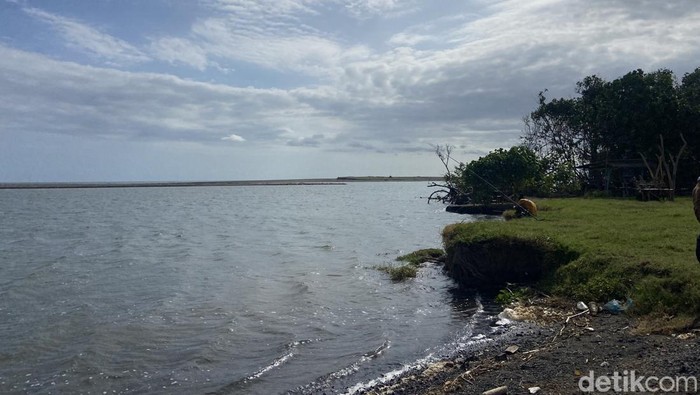 Menyusuri Ekowisata Mangrove di Pantai Baros Menyusuri Ekowisata Mangrove di Pantai Baros