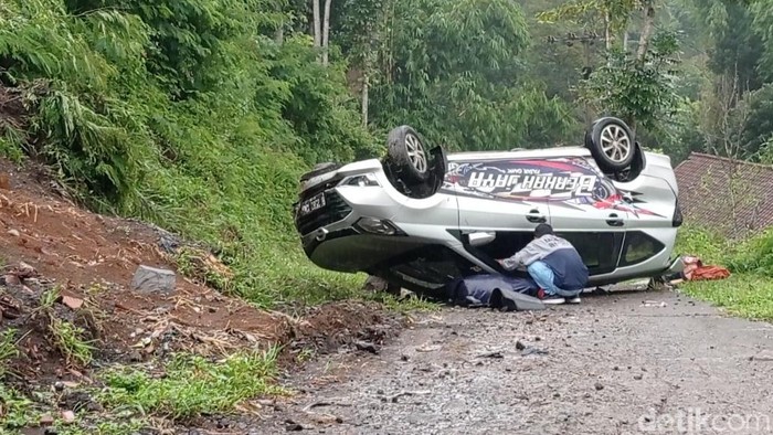 Mobil yang mengalami kecelakaan di Gentong pada Rabu pagi ini.